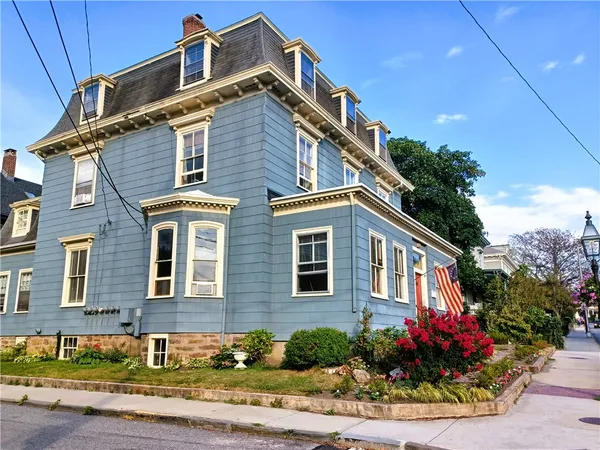 $3,750 | 106 Touro Street, Unit 2E, Newport, RI 02840