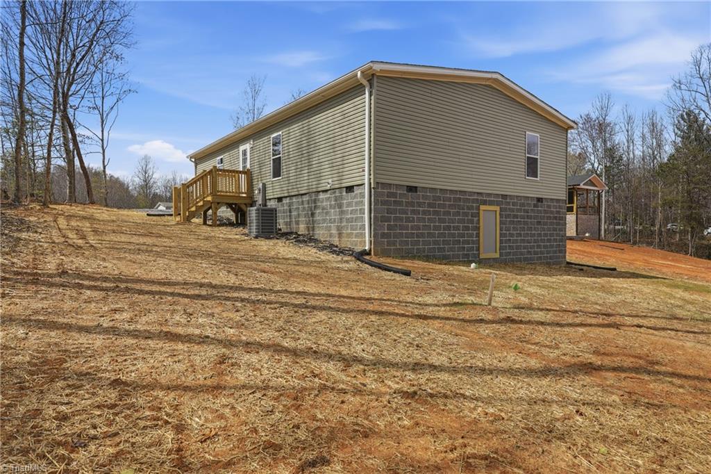 253 Ridge Top Road North Wilkesboro, NC 28659 - Photo 8 of 39