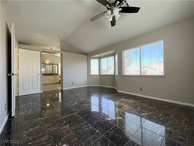 $2,900 | 2436 Palm Shore Court, Las Vegas, NV 89128