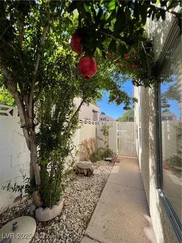 $2,900 | 2436 Palm Shore Court, Las Vegas, NV 89128