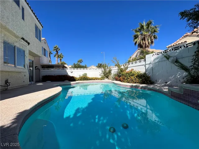 $2,900 | 2436 Palm Shore Court, Las Vegas, NV 89128