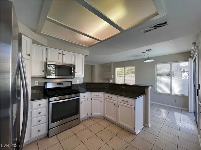 $2,900 | 2436 Palm Shore Court, Las Vegas, NV 89128