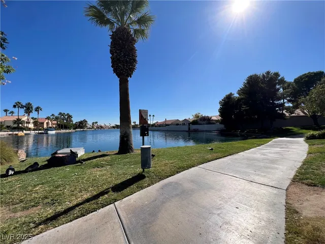 $2,900 | 2436 Palm Shore Court, Las Vegas, NV 89128