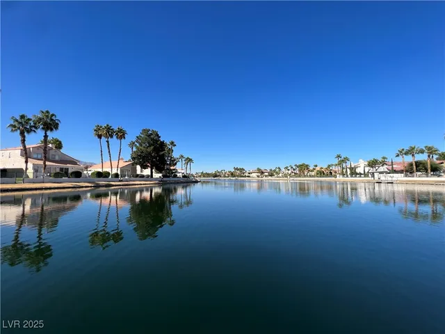 $2,900 | 2436 Palm Shore Court, Las Vegas, NV 89128