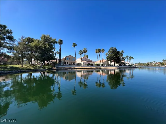 $2,900 | 2436 Palm Shore Court, Las Vegas, NV 89128