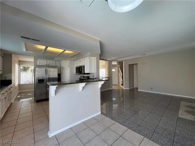 $2,900 | 2436 Palm Shore Court, Las Vegas, NV 89128