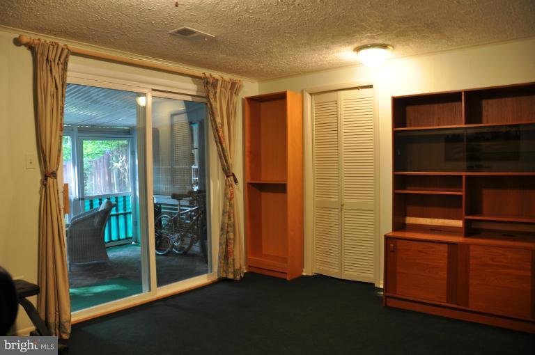 5708 Kirkham Court Springfield, VA 22151 - Photo 11 of 28 Family Room