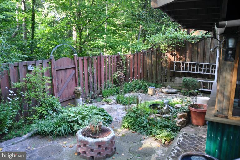 5708 Kirkham Court Springfield, VA 22151 - Photo 16 of 28 Landscaped Backyard