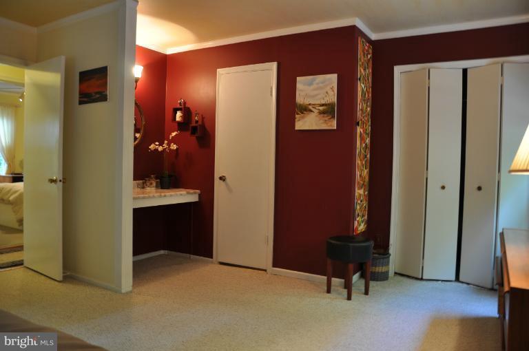 5708 Kirkham Court Springfield, VA 22151 - Photo 3 of 28 Master Bedroom Dressing Area