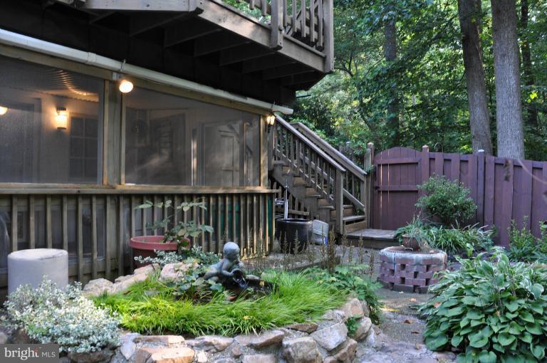 5708 Kirkham Court Springfield, VA 22151 - Photo 5 of 28 Peaceful Backyard