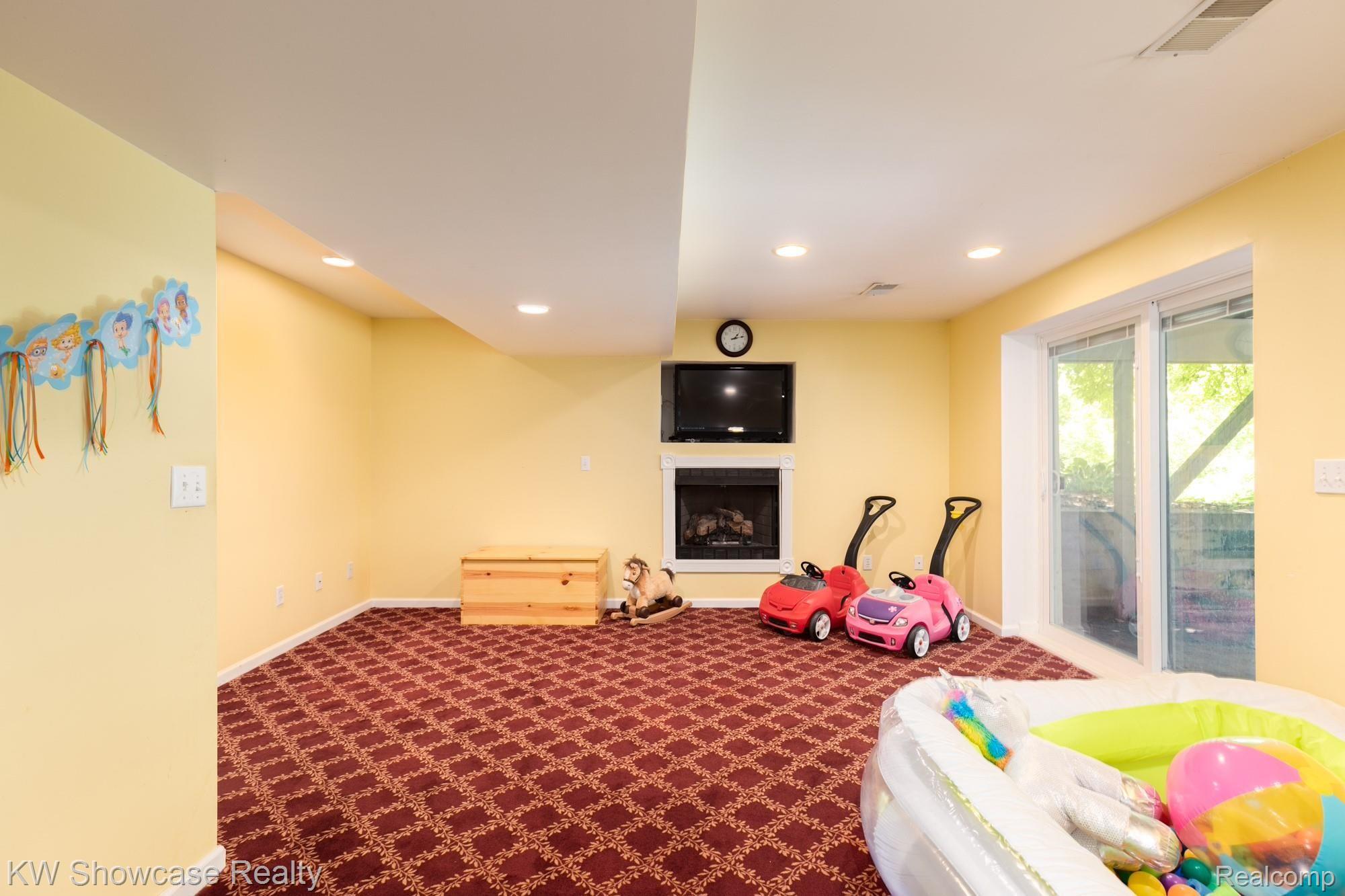 2332 Hiller Road West Bloomfield, MI 48324 - Photo 30 of 43 2332 Hiller Rd-31.jpg