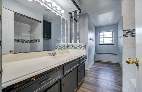 $229,500 | 1011 Manatee Lane, Houston, TX 77090