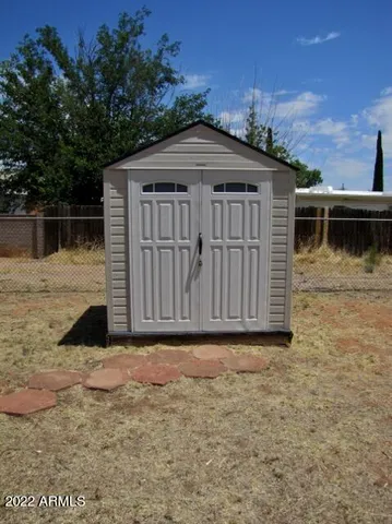 a view of a house with yard and garage