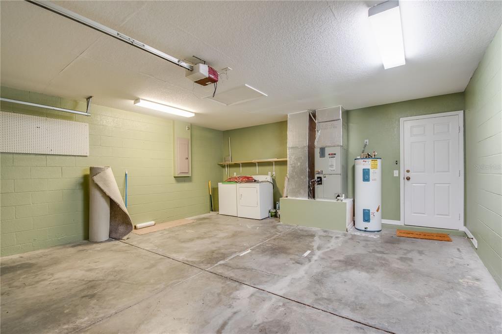 6375 Southwest 63rd Street Ocala, FL 34474 - Photo 28 of 35 a view of a big room with closet and windows