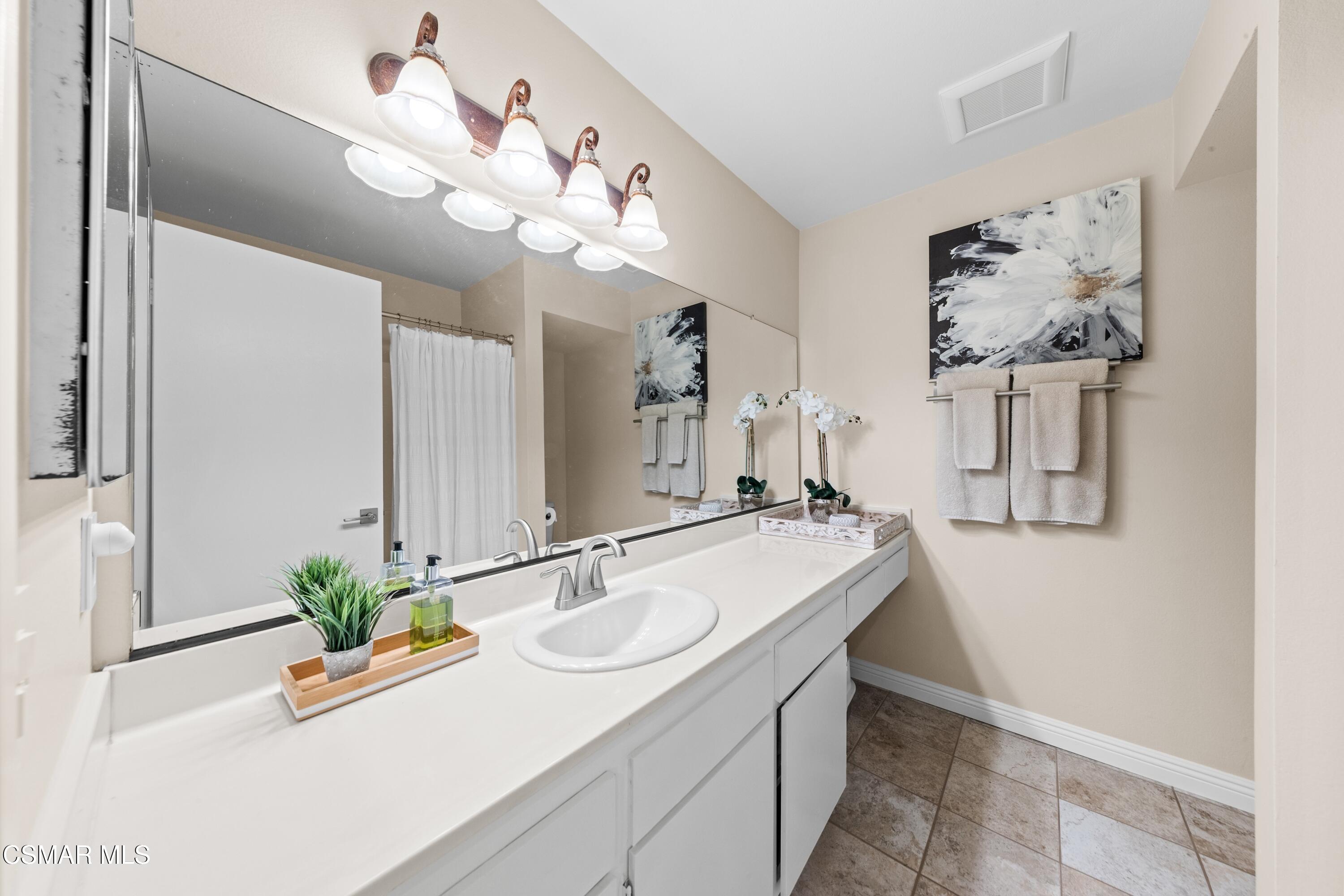 1736 Sinaloa Road, Unit 427 Simi Valley, CA 93065 - Photo 21 of 62 hall bath1