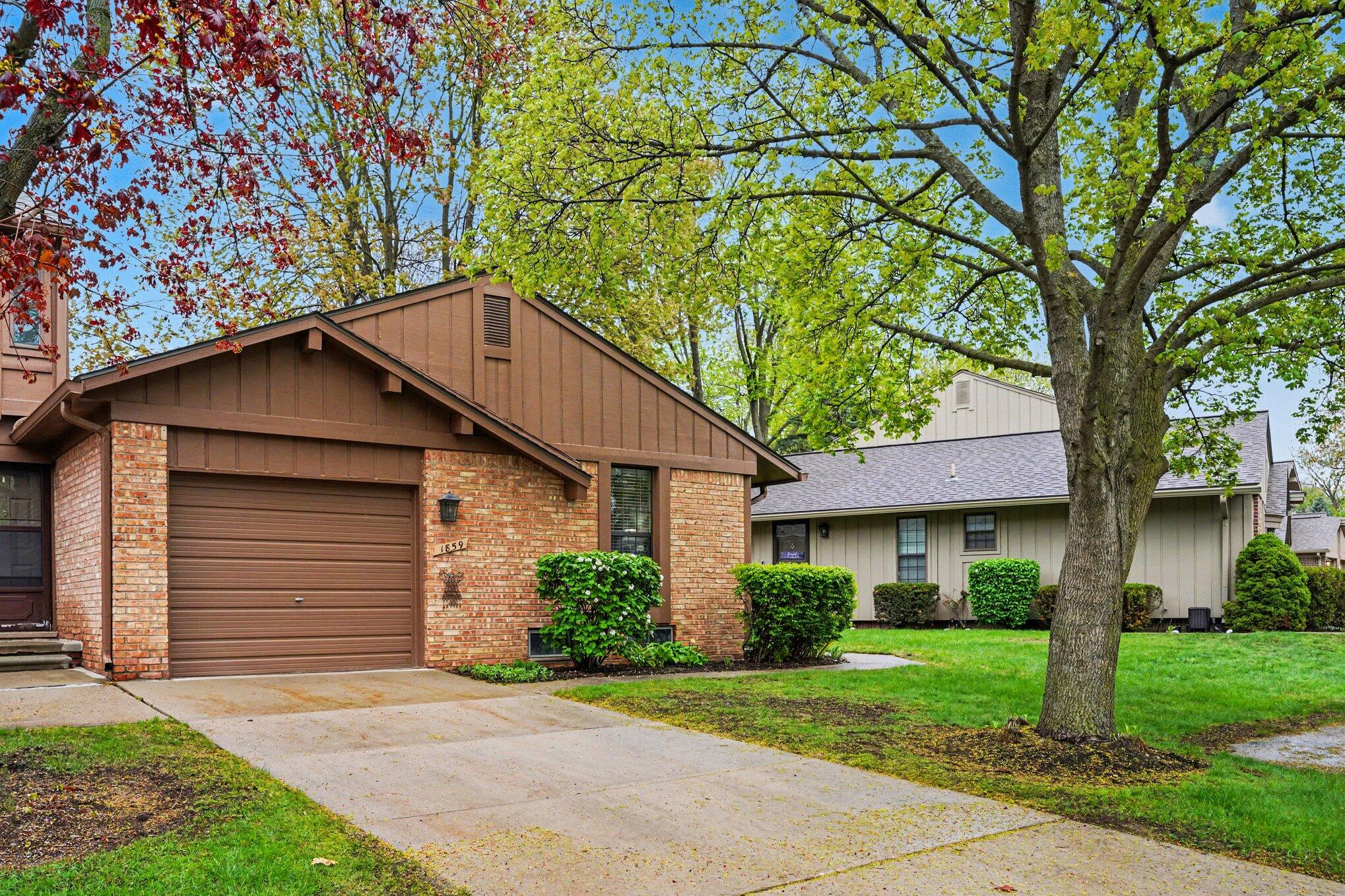 1859 Allenway Court Rochester Hills, MI 48309 - Photo 2 of 25 002_file_4149