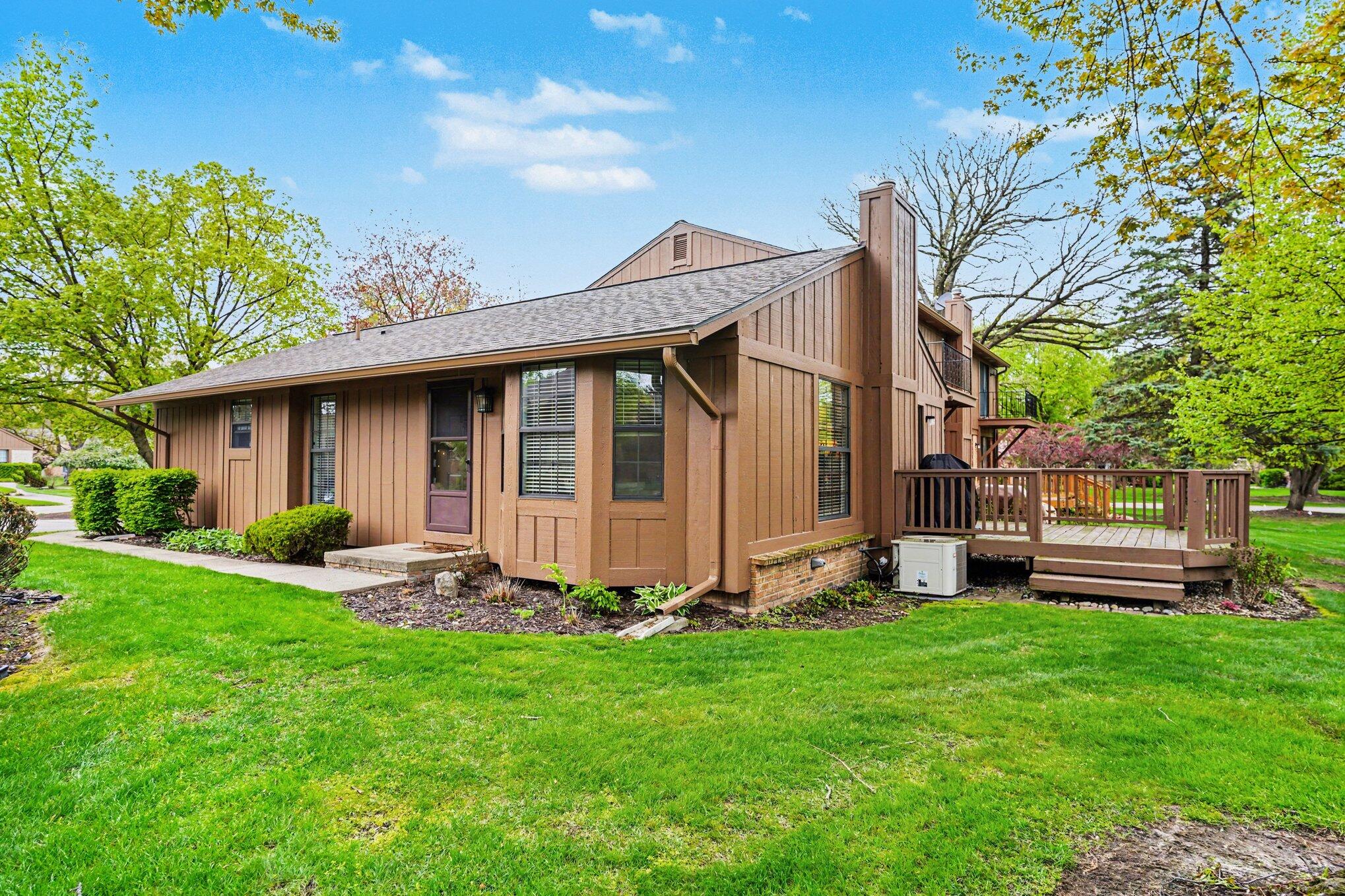 1859 Allenway Court Rochester Hills, MI 48309 - Photo 4 of 25 027_file_2612