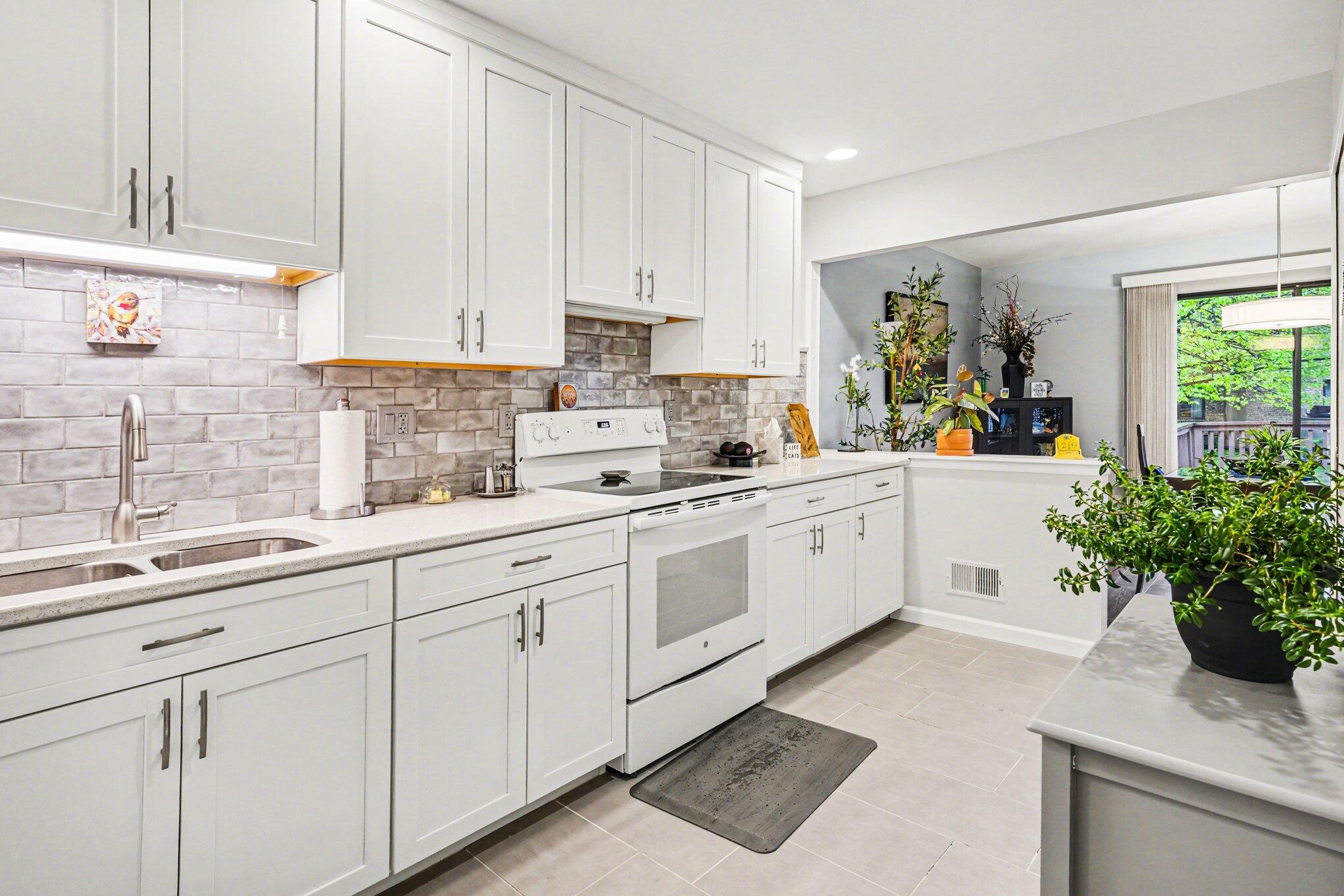 1859 Allenway Court Rochester Hills, MI 48309 - Photo 10 of 25 008_file_1086