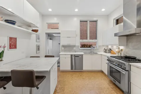 $1,699,000 | 168 West Eugenie Street, Chicago, IL 60614