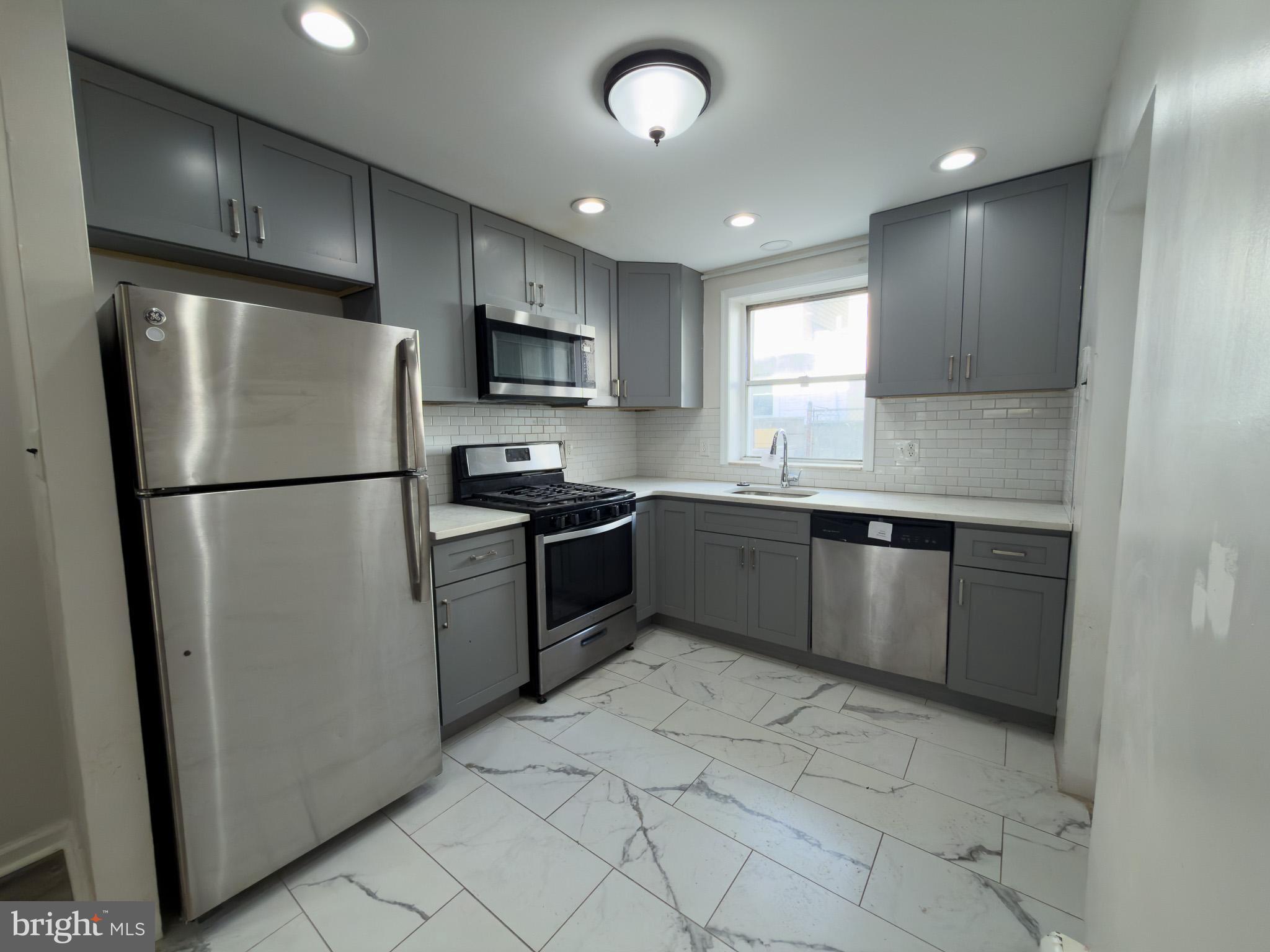 1133 Mercy Street Philadelphia, PA 19148 - Photo 2 of 18