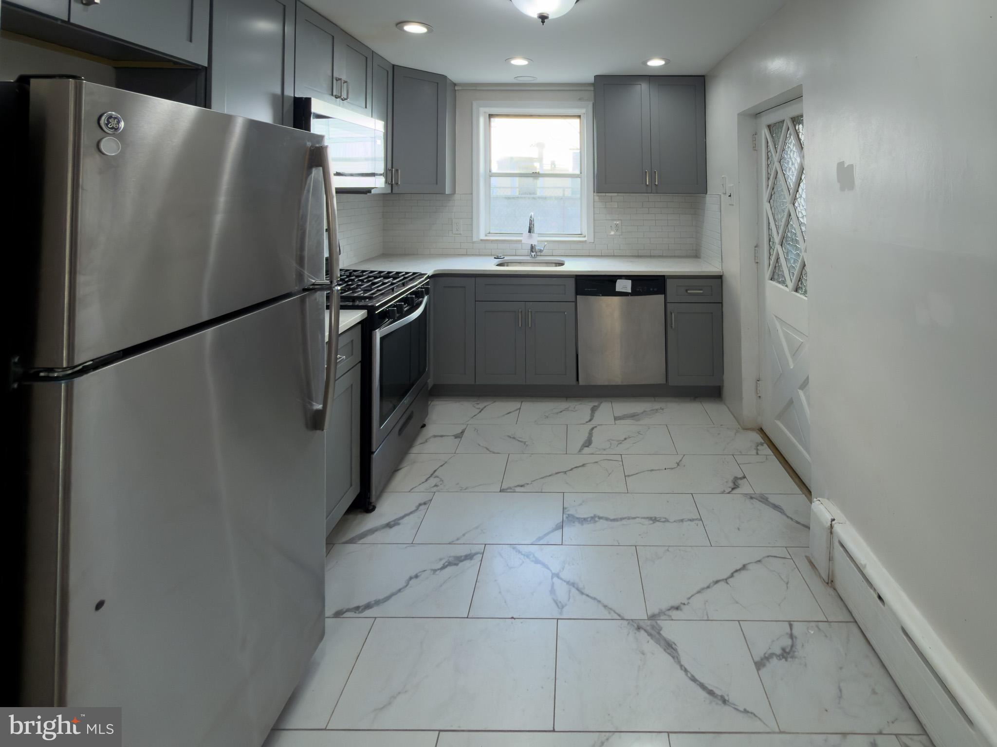 1133 Mercy Street Philadelphia, PA 19148 - Photo 4 of 18