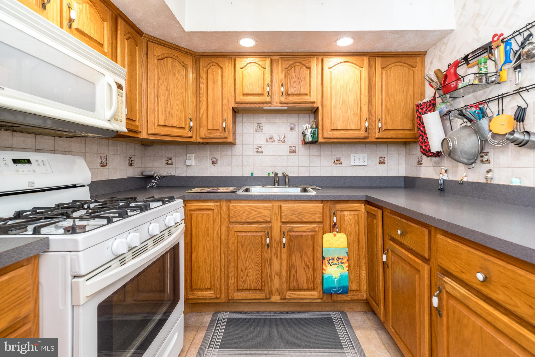 11719 Brandon Road Philadelphia, PA 19154 - Photo 8 of 27 The heart of the home