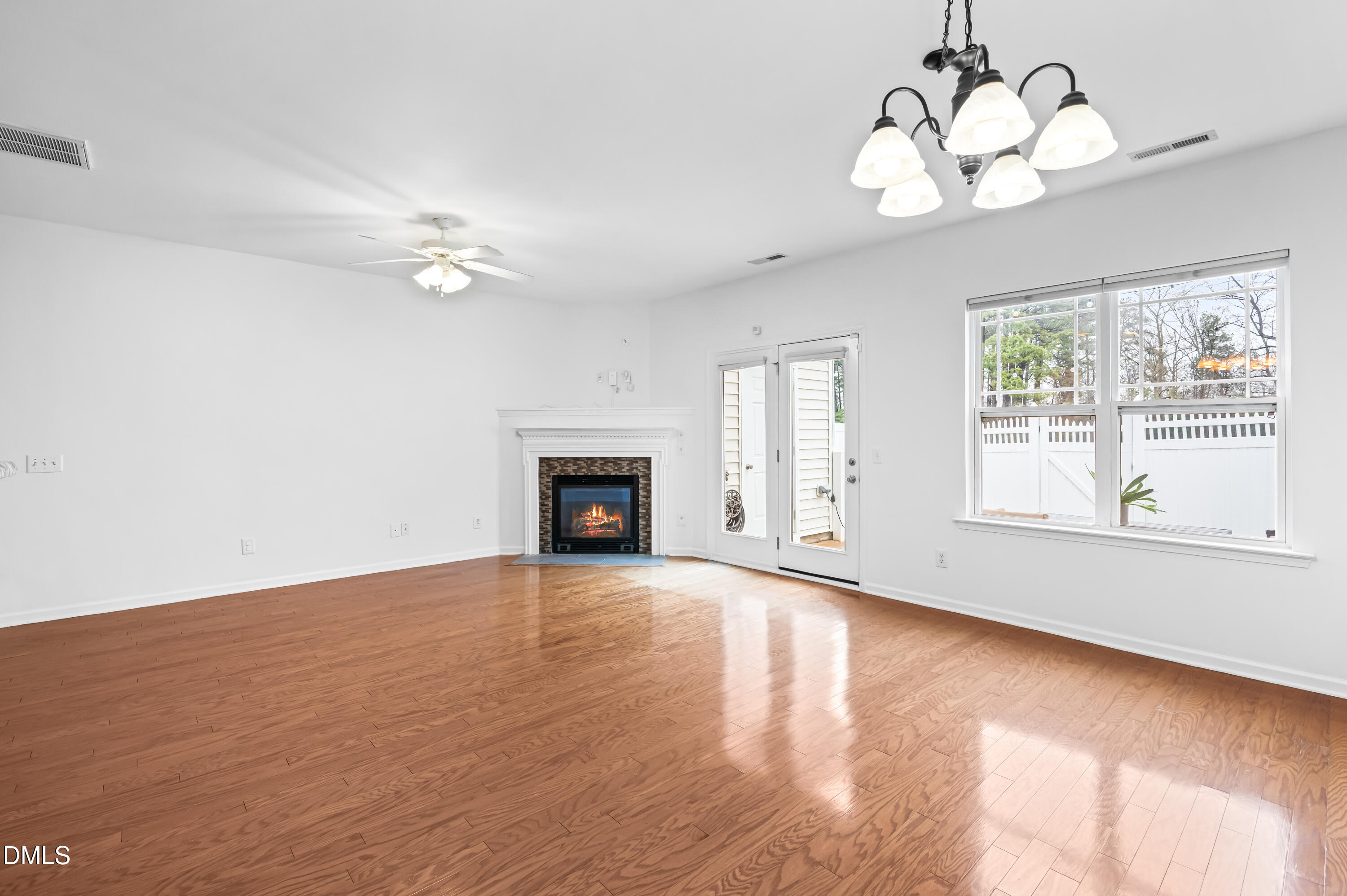 2525 Asher View Court Raleigh, NC 27606 - Photo 7 of 33 12_dsc_2870