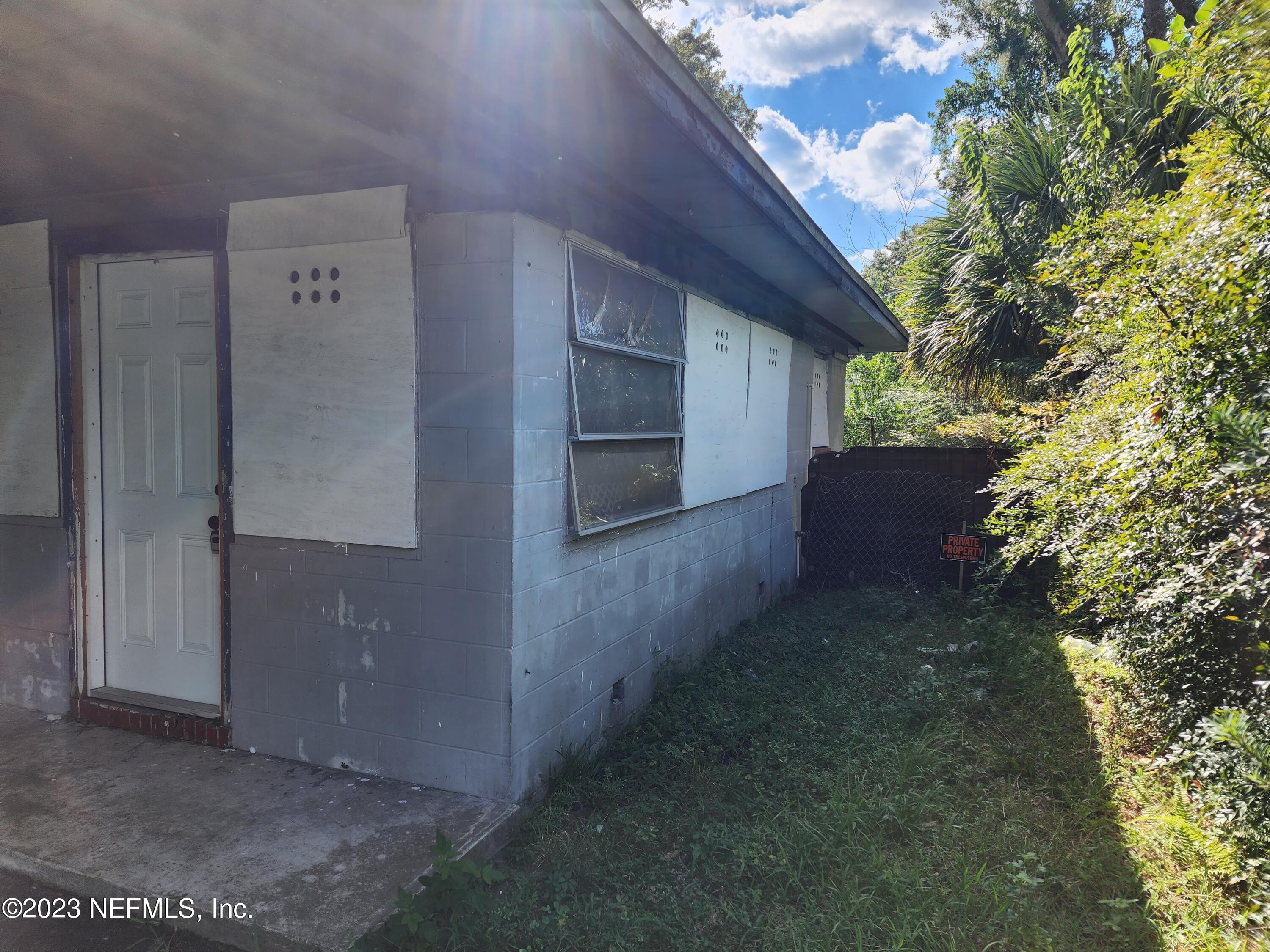 4718 Andromeda Road Jacksonville, FL 32210 - Photo 4 of 30 20230922_155645