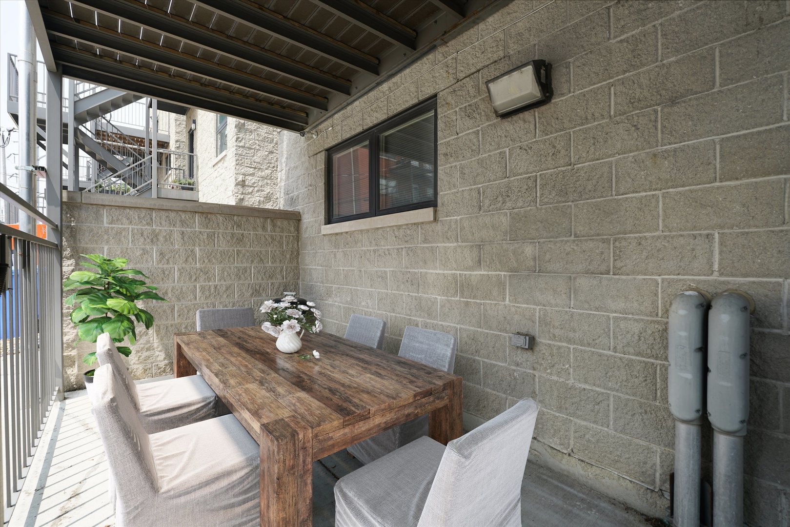 2529 West Congress Parkway, Unit 1 Chicago, IL 60612 - Photo 12 of 12 a table and chairs in a patio