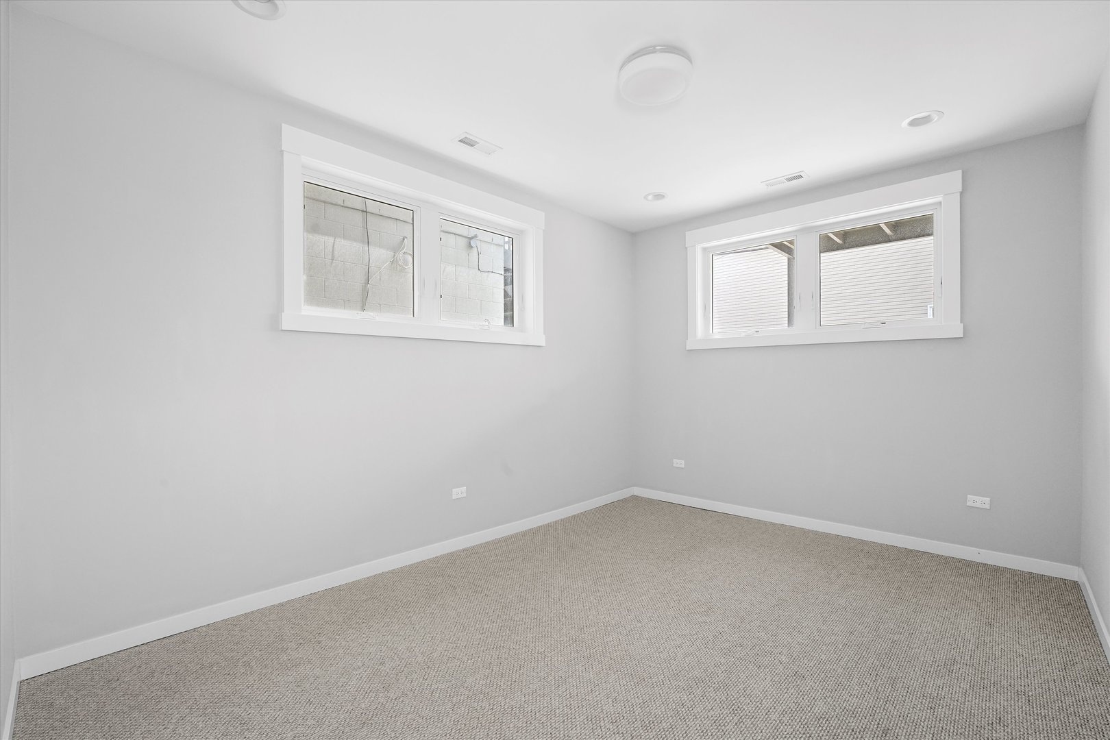 2529 West Congress Parkway, Unit 1 Chicago, IL 60612 - Photo 8 of 12 an empty room with a window