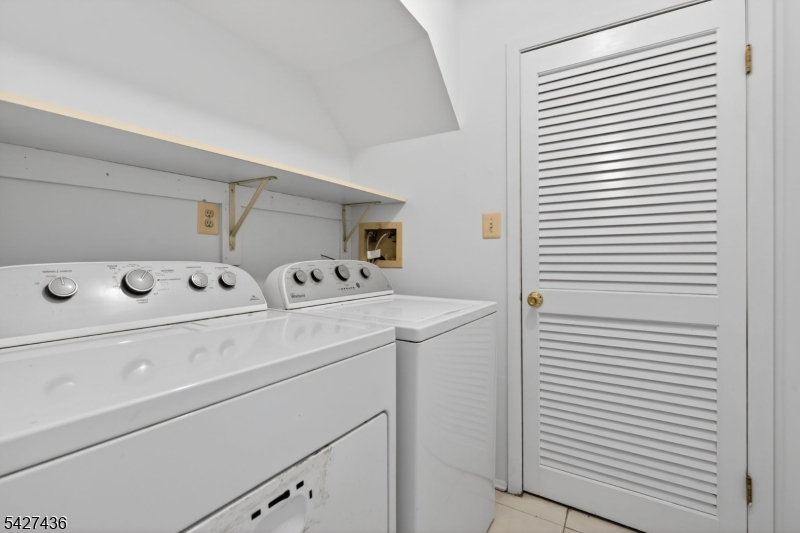 169 Castle Ridge Drive East Hanover, NJ 07936 - Photo 12 of 34