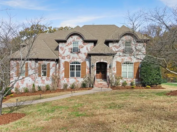 an empty room with windows and ceiling fan