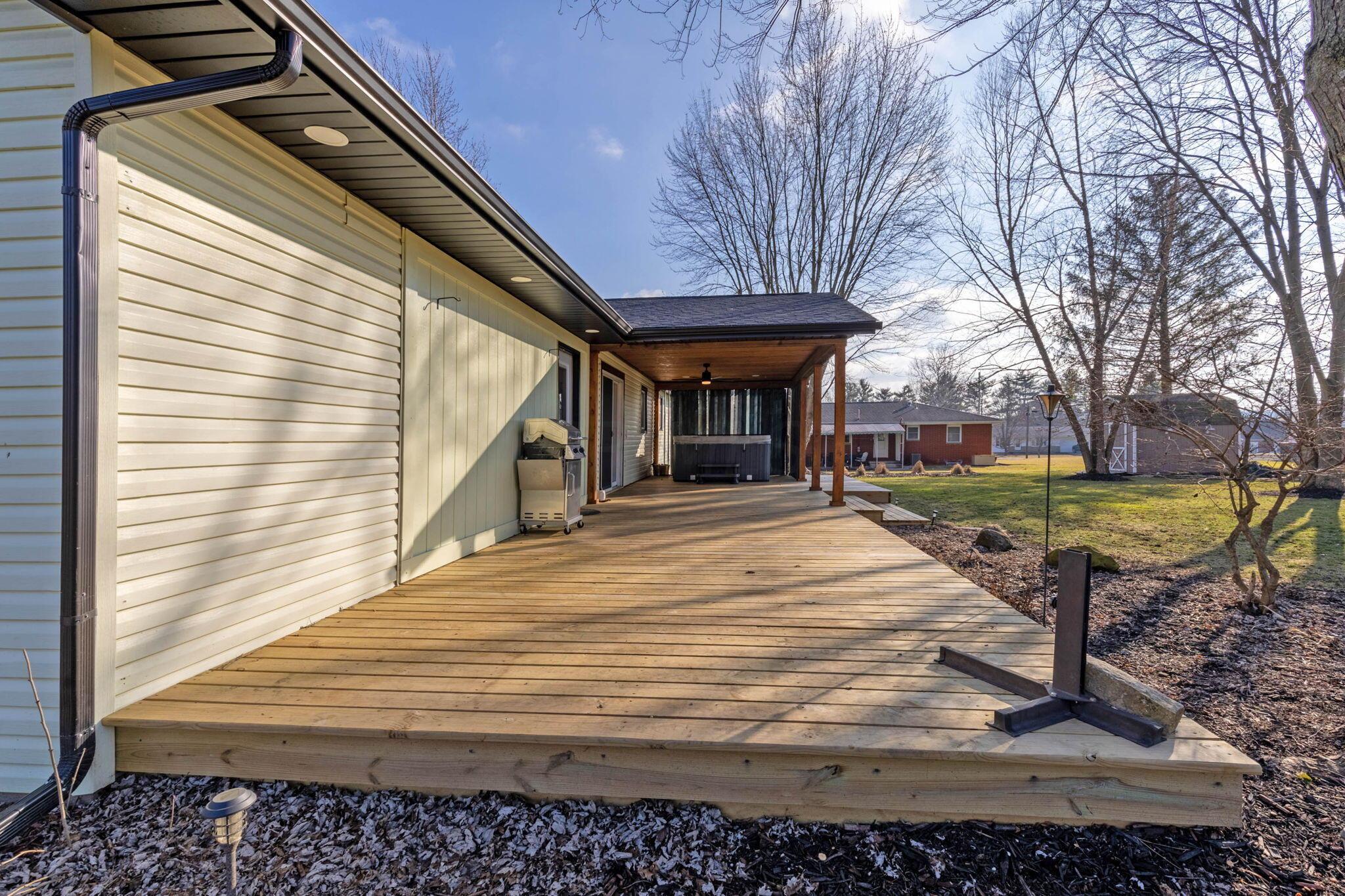 335 Kirby Road Southeast Newark, OH 43056 - Photo 36 of 52 Back Deck