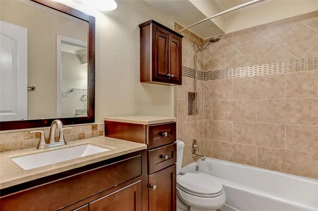 $1,200 | 914 West Washington Street, Unit F, Sherman, TX 75092