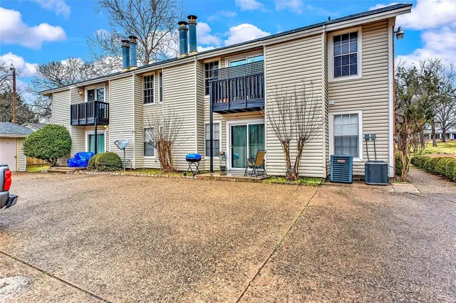 $1,200 | 914 West Washington Street, Unit F, Sherman, TX 75092