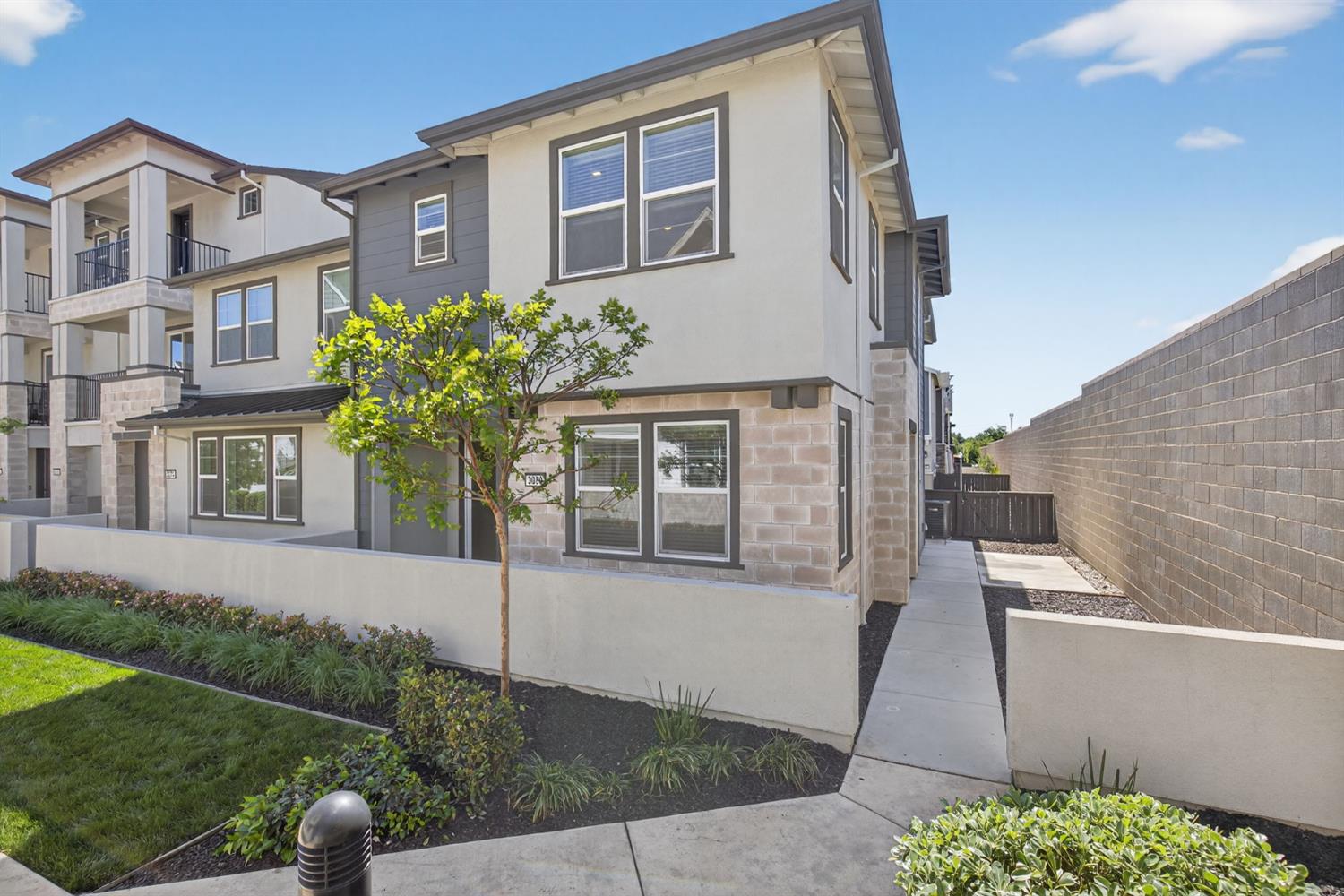 3080 Windwalker Walk Sacramento, CA 95833 - Photo 2 of 61 a front view of a house with garden