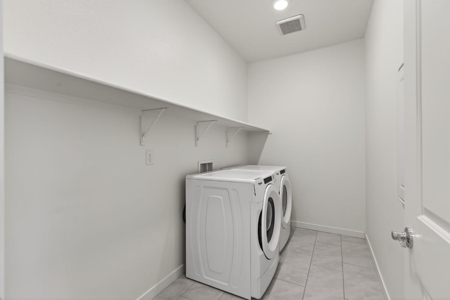 3080 Windwalker Walk Sacramento, CA 95833 - Photo 37 of 61 a utility room with dryer and washer