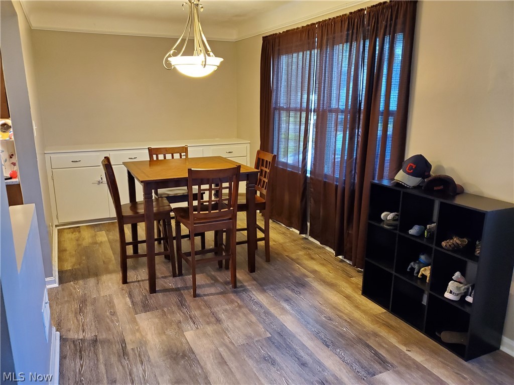 5615 Ridgewood Avenue Parma, OH 44129 - Photo 5 of 19 separate dining area with built in buffet.Open to kitchen