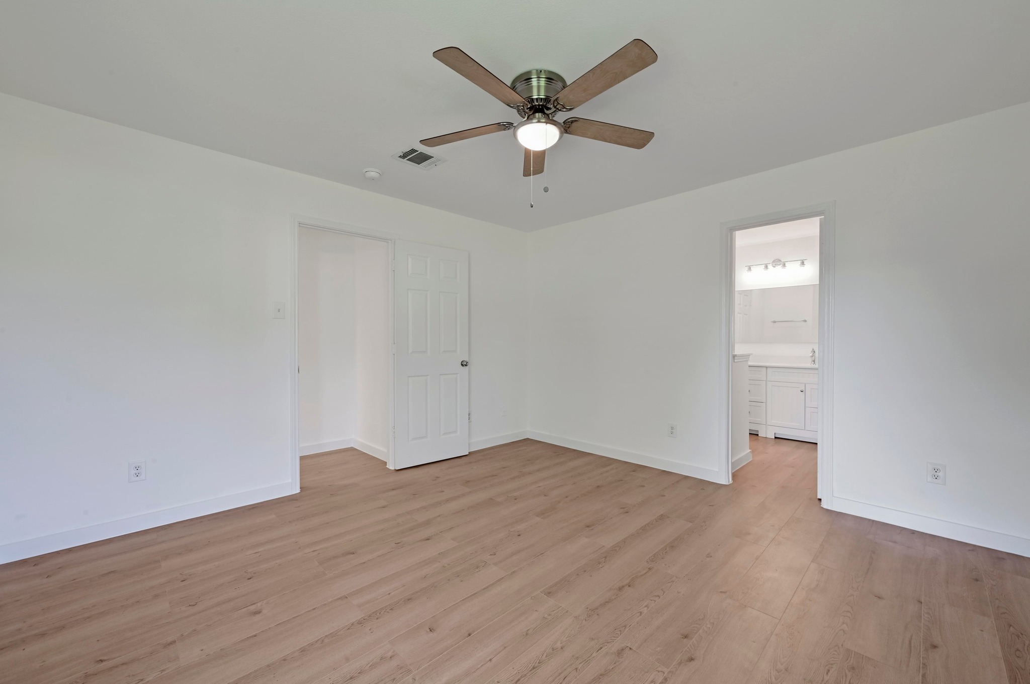 11106 Franklins Tale Loop Austin, TX 78748 - Photo 15 of 25 Unfurnished bedroom featuring a ceiling fan, light wood-style flooring, and ensuite bathroom