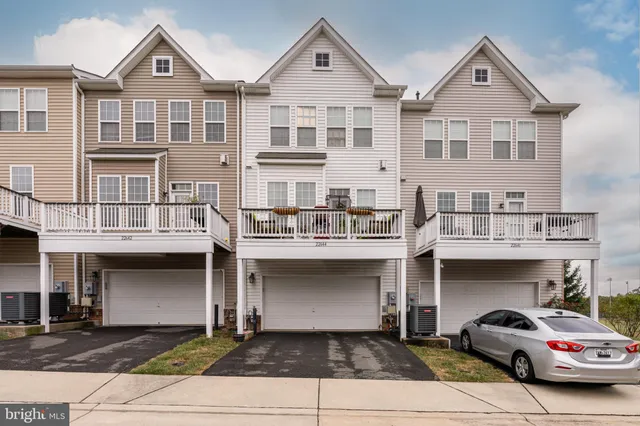 $3,299 | 22644 Amberjack Square, Brambleton, VA 20148