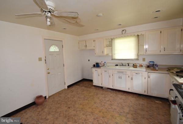 3713 Dorchester Road Baltimore, MD 21215 - Photo 12 of 13 Kitchen