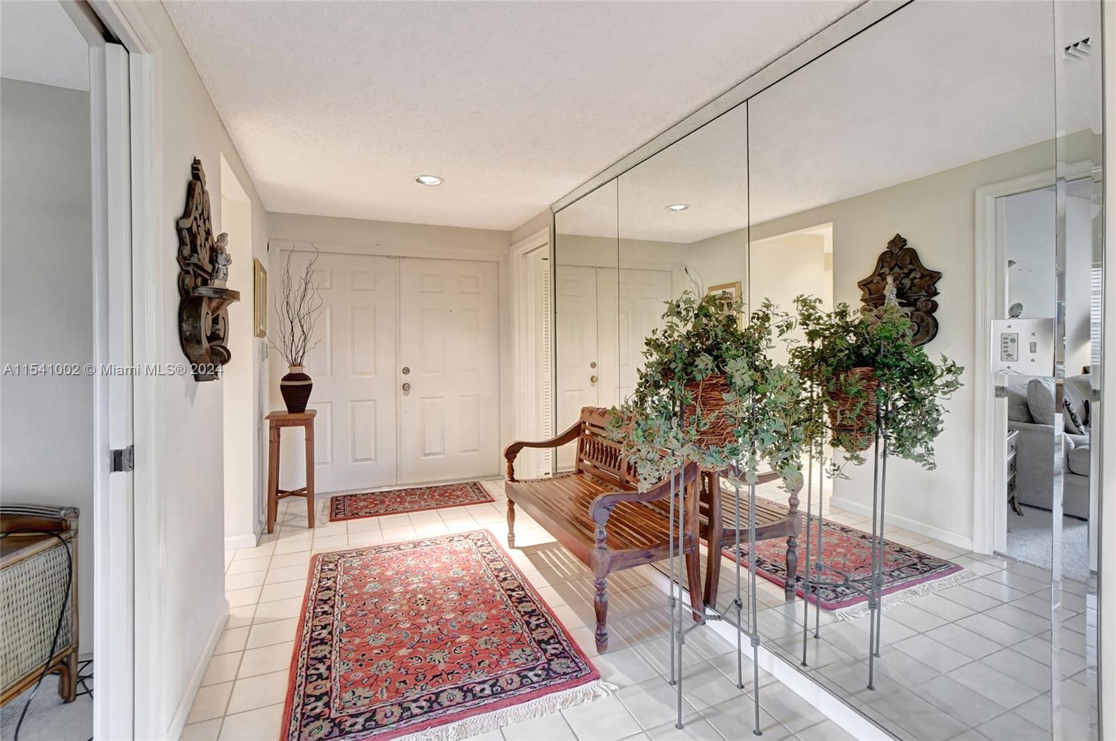 7602 Elm Ridge Drive, Unit 4L Boca Raton, FL 33433 - Photo 3 of 44 a living room with furniture and a potted plant