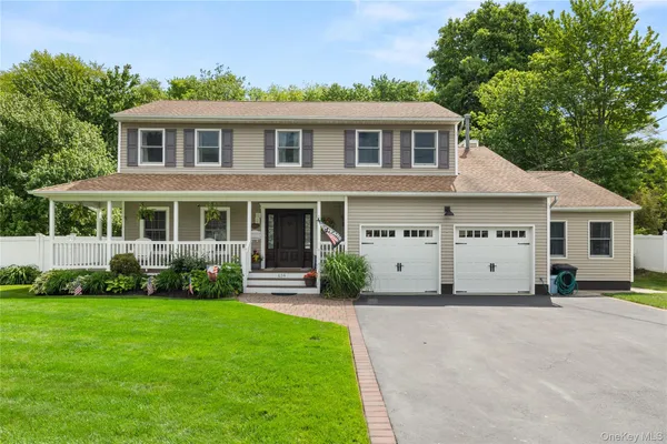 $875,000 | 634 Myrtle Avenue, West Islip, NY 11795