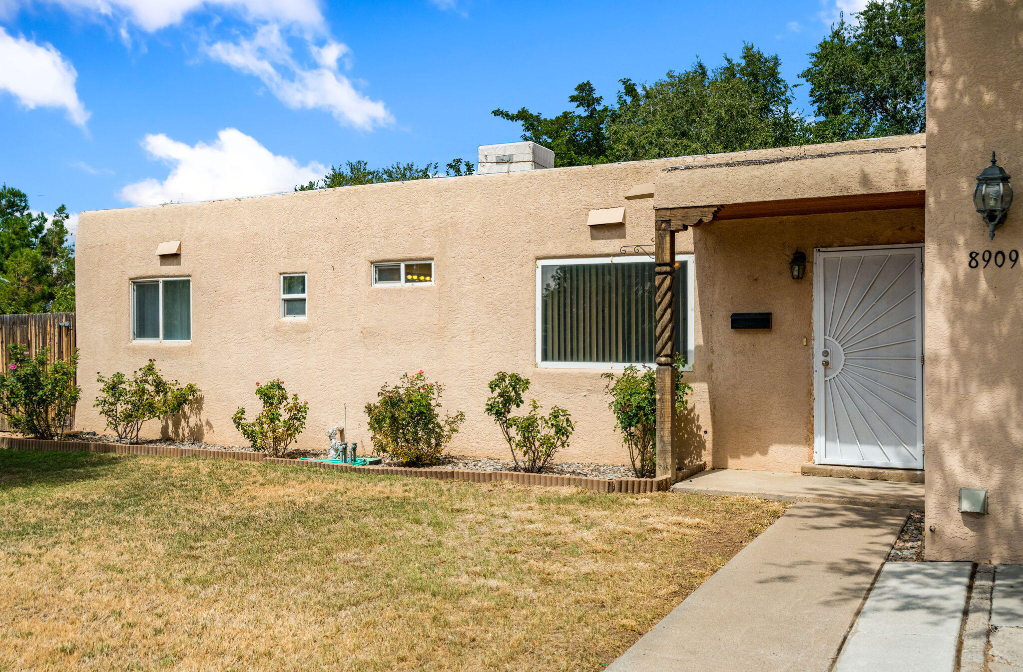 8909 Shoshone Road Northeast Albuquerque, NM 87111 - Photo 3 of 35 Gallery Image 3