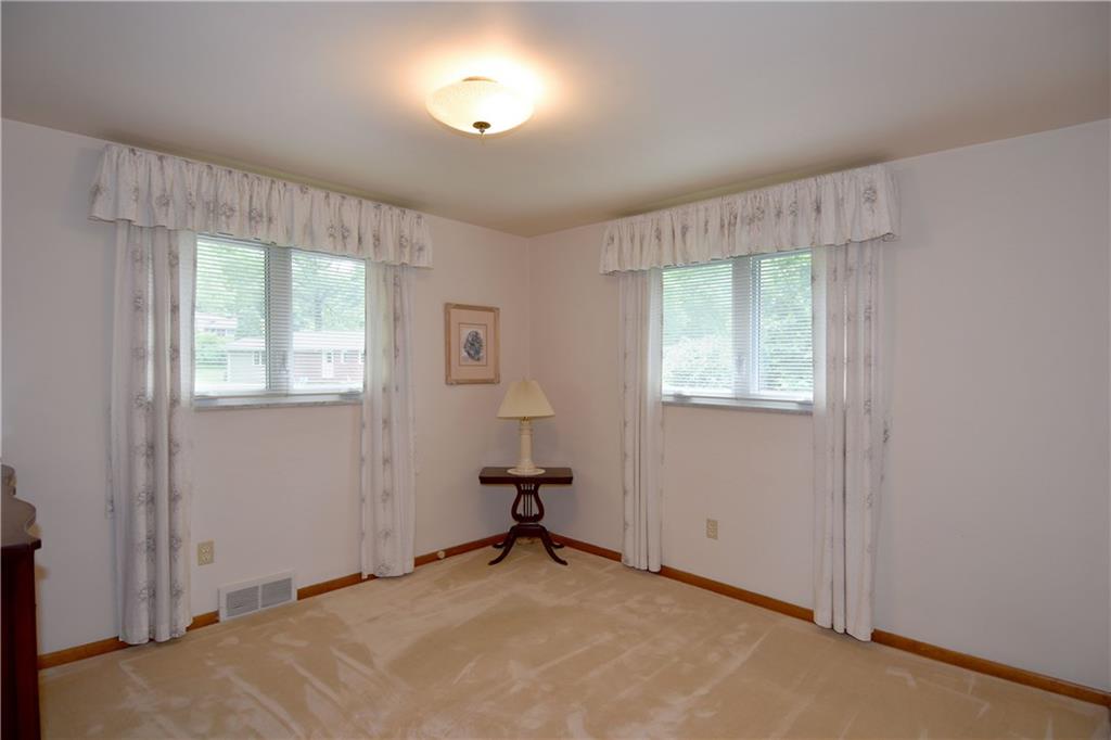 8448 Edwood Road Pittsburgh, PA 15237 - Photo 13 of 22 Gallery Image 13