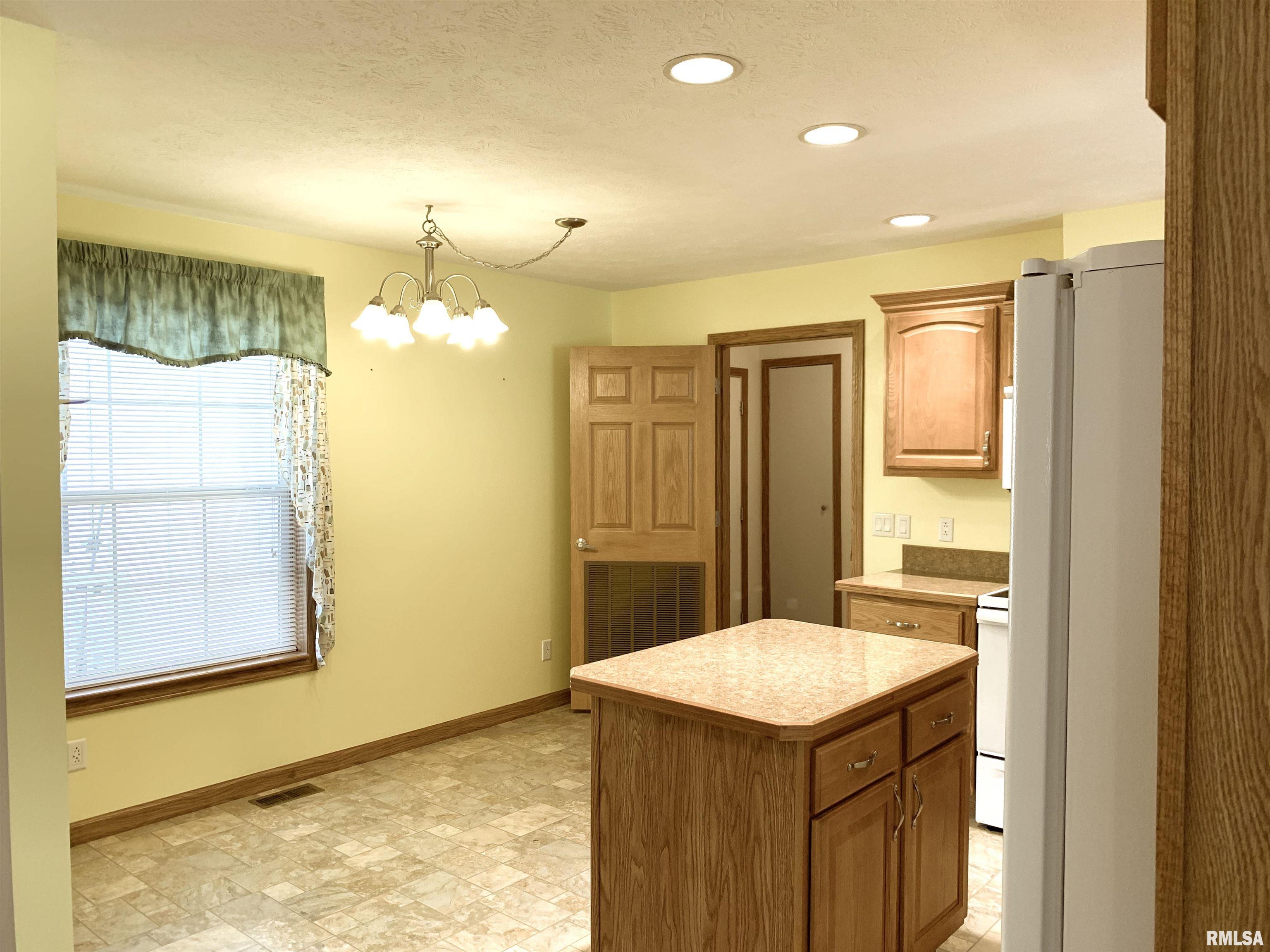 2800 Vía Rosso, Unit 113 Springfield, IL 62703 - Photo 5 of 45 Gallery Image 5