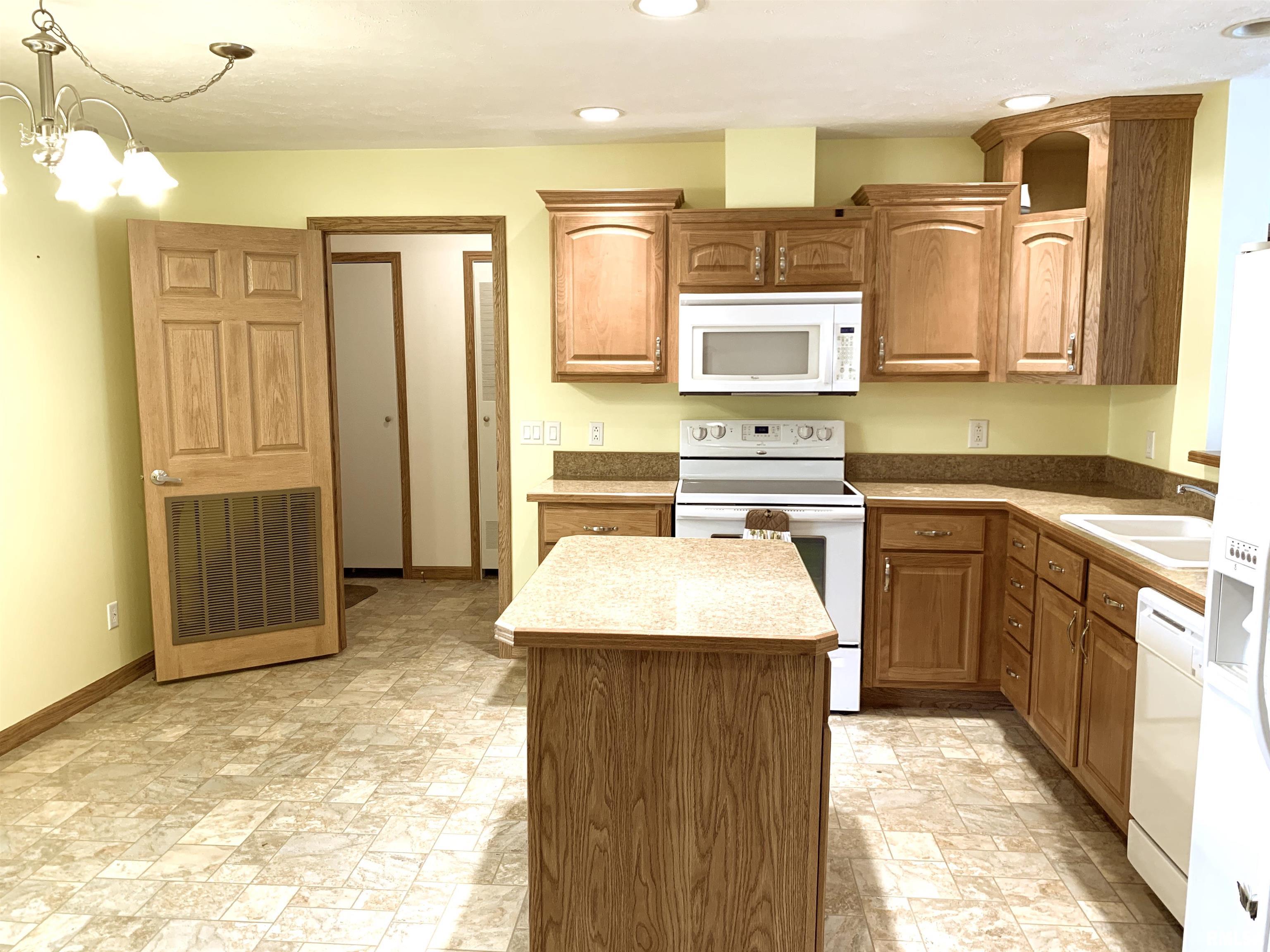 2800 Vía Rosso, Unit 113 Springfield, IL 62703 - Photo 6 of 45 Gallery Image 6