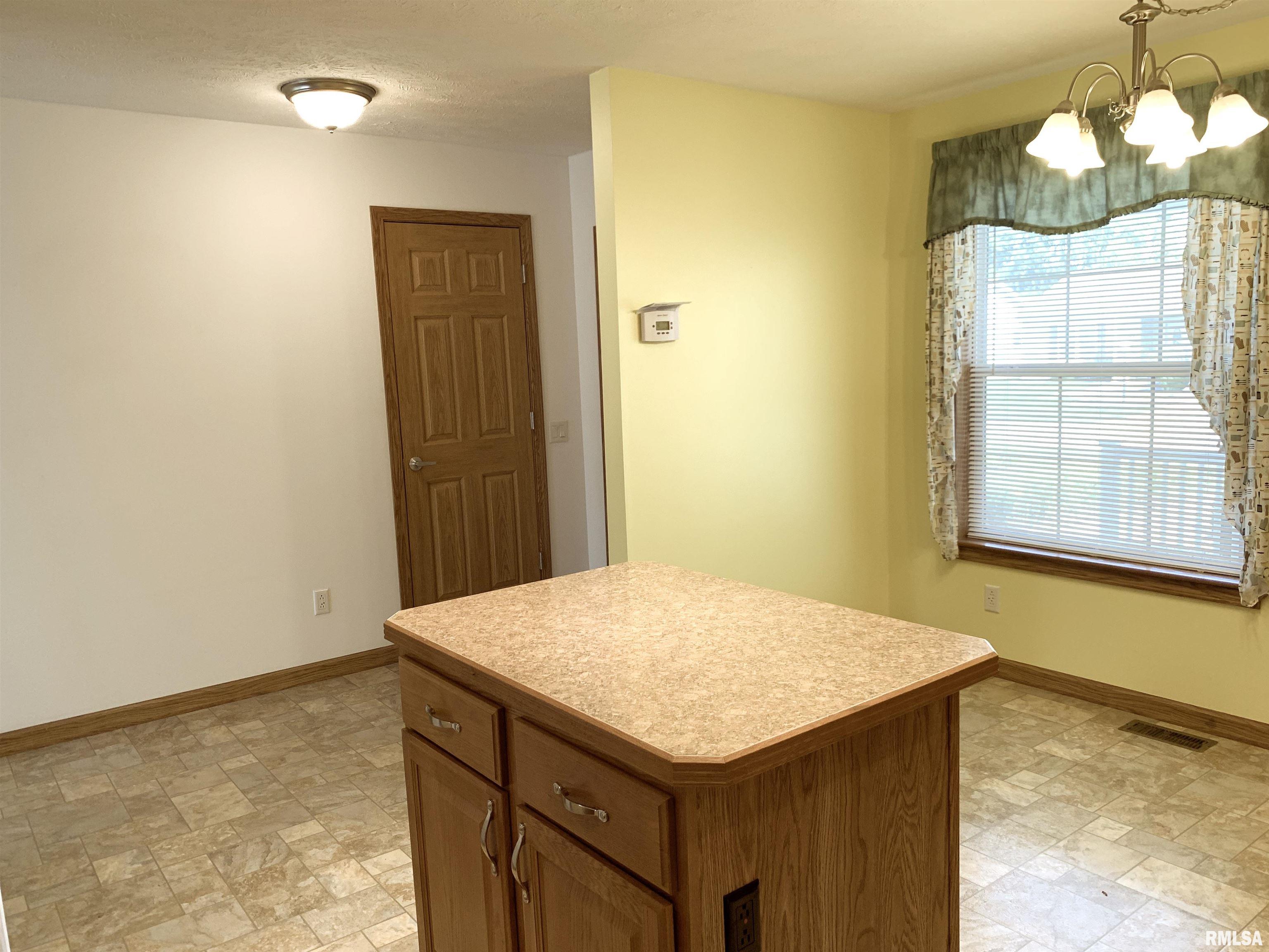 2800 Vía Rosso, Unit 113 Springfield, IL 62703 - Photo 10 of 45 Gallery Image 10