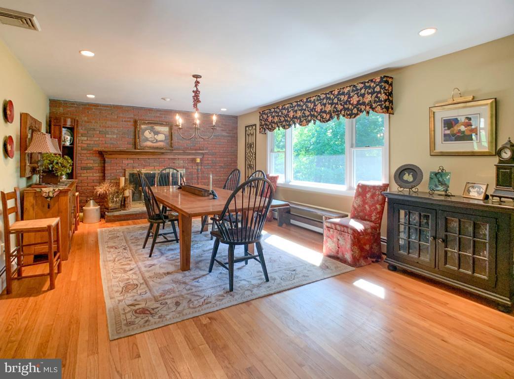 2670 Meetinghouse Road Jamison, PA 18929 - Photo 9 of 42 Dining room