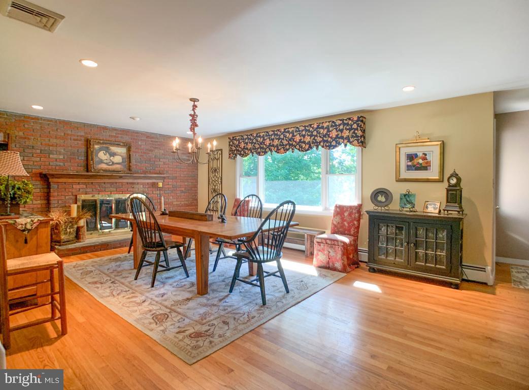 2670 Meetinghouse Road Jamison, PA 18929 - Photo 10 of 42 Dining room